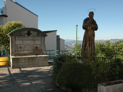 Foto Cercemaggiore: Fontana e Statua di Padre Pio