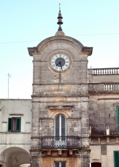 Foto Cisternino: Torre con l'Orologio