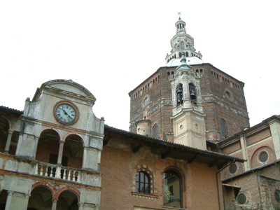 Foto Pavia: The Broletto and Pavia Dome