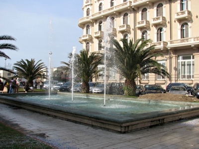 Foto Viareggio: Fontana di Piazza Puccini