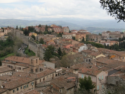 Foto Perugia: View with city walls