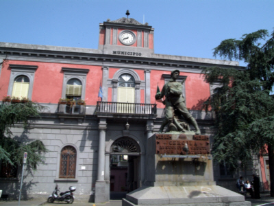 Foto Cercola: Municipio e Monumento ai Caduti