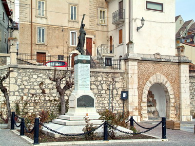 Foto Rivisondoli: Monumento ai Caduti in Guerra