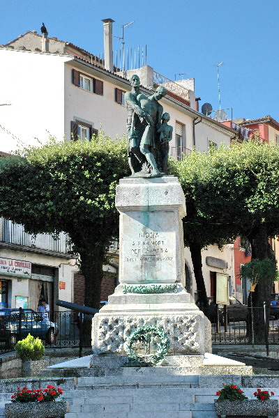 Foto Riccia: Monumento ai Caduti in Piazza Plebiscito