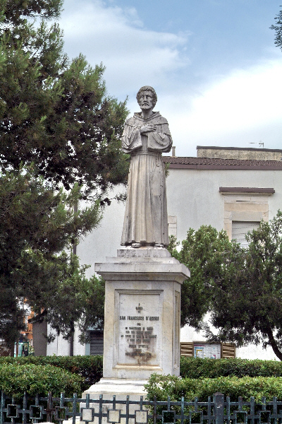 Foto Santeramo in Colle: Statua di San Francesco