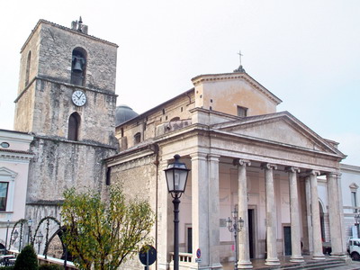 Foto Isernia: Cathedral