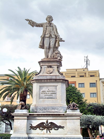 Foto Caserta: Monumento dedicato a Vanvitelli