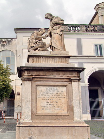 Foto Marcianise: Statua della Carit