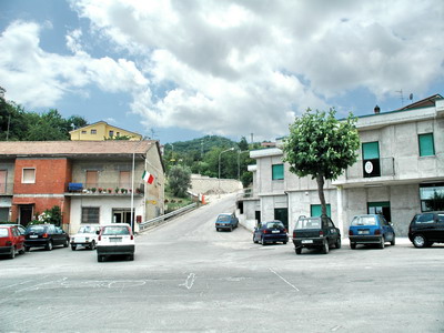 Foto Campoli del Monte Taburno: Piazza La Marmora (Ufficio Postale e Municipio)