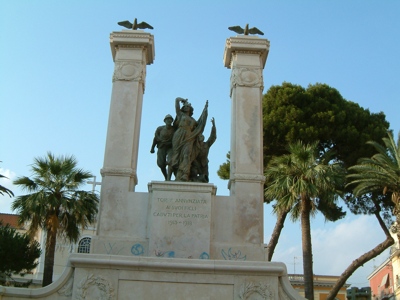 Foto Torre Annunziata: Monumento ai Caduti in Piazza Cesaro