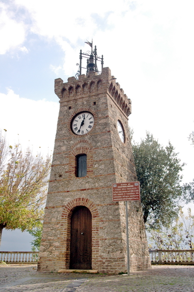 Foto Castrolibero: Torre dell'Orologio
