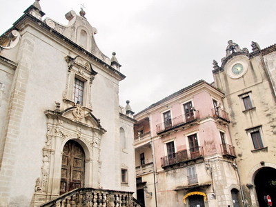 Foto Paola: Chiesa di Montevergine e Torre dell'Orologio